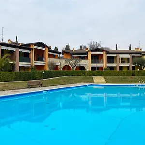 https://moderno-bilocale-in-residence-con-piscina.it-lombardy.com